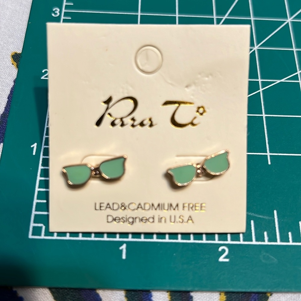 New Pare Ti Mint Green Gold Tone Fashion Shades Eyeglasses Shaped Stud Earrings